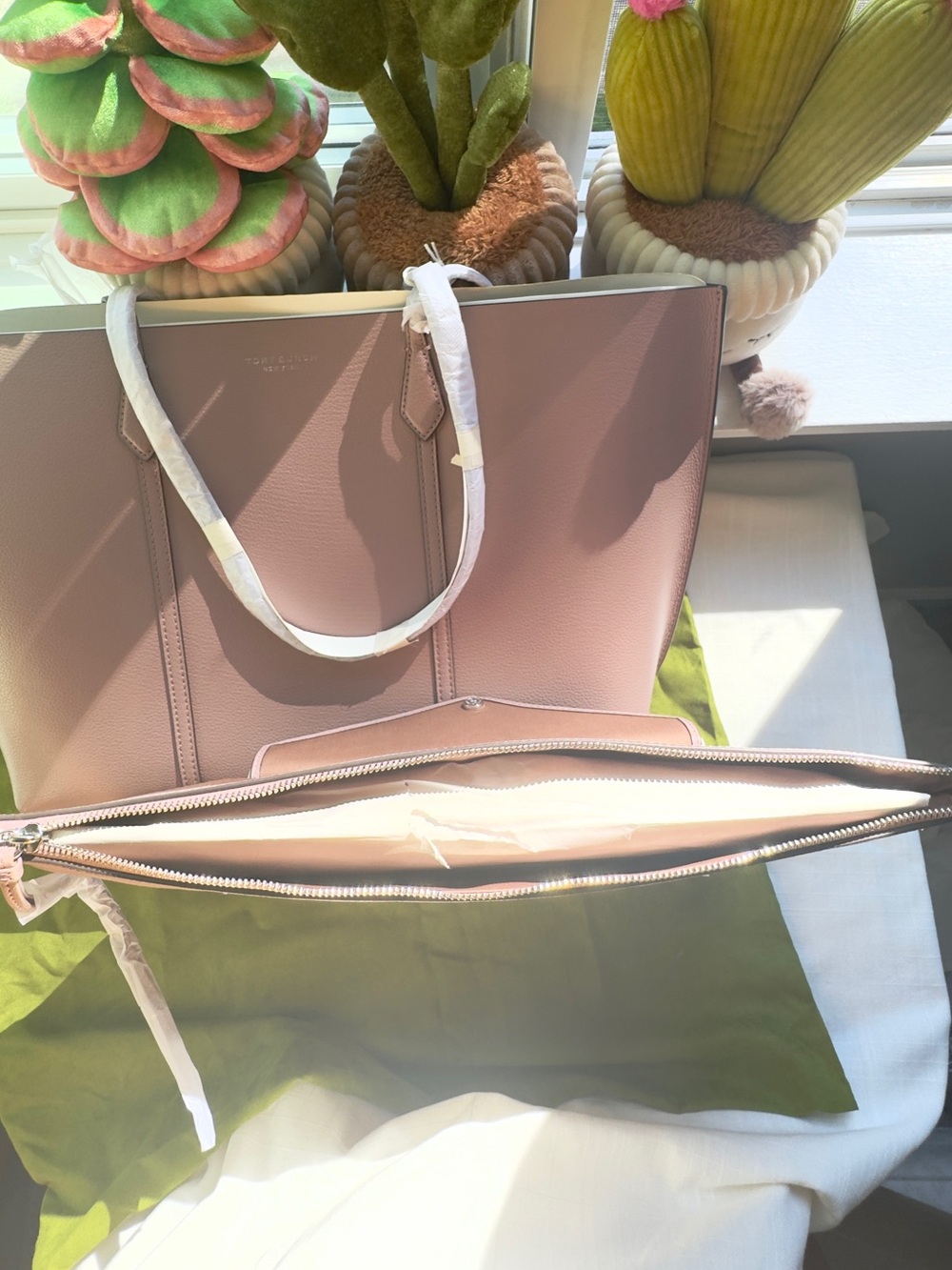 NWT🪻 Tory Burch Perry Tote in Light Mauve | Leather Tote Bag (Fits 13" Laptop) - Picture 10 of 15